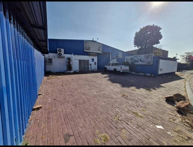999M² WAREHOUSE TO LET IN KRAMERVILLE